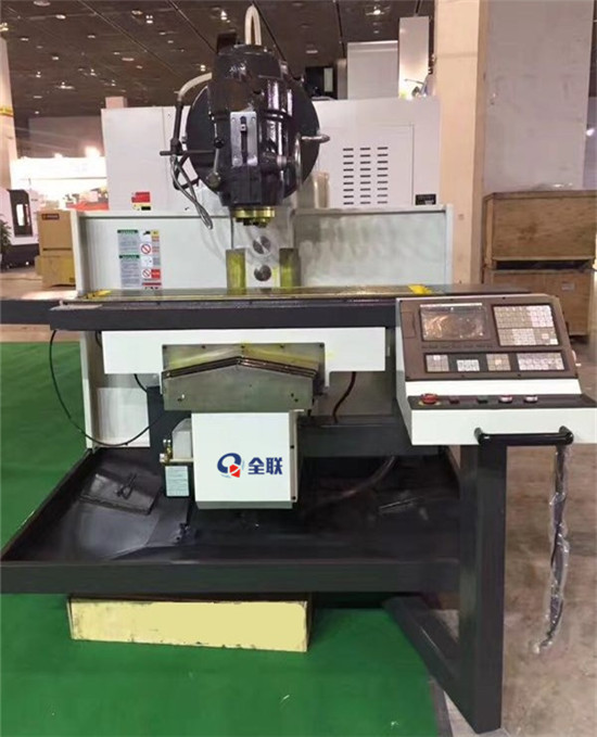 XK6140數(shù)控卧式(shi)銑床