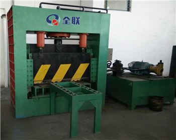 液壓(ya)龍門剪(jian)切機