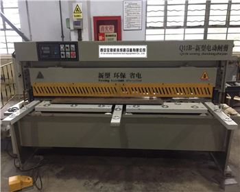 電動(dong)閘式剪(jian)闆機